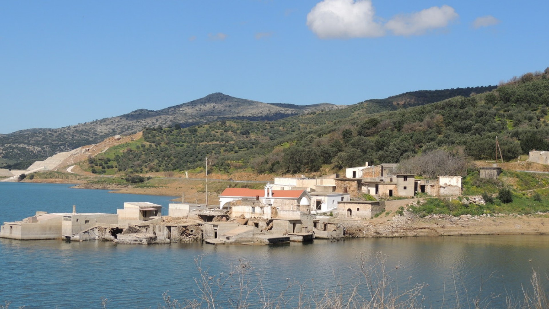 Aposelemis Dam and the Sunken Village of Sfedili: Crete’s Forgotten Past Beneath the Water